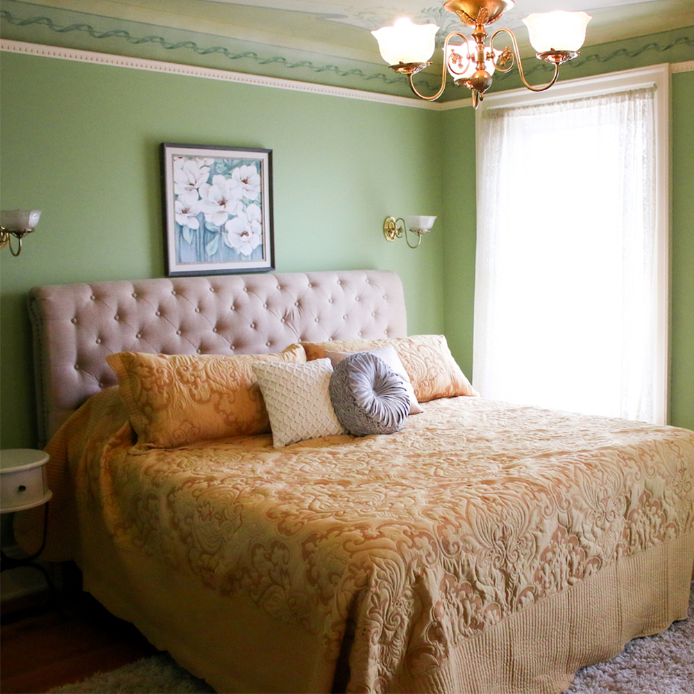 Oaks Manor bedroom suite