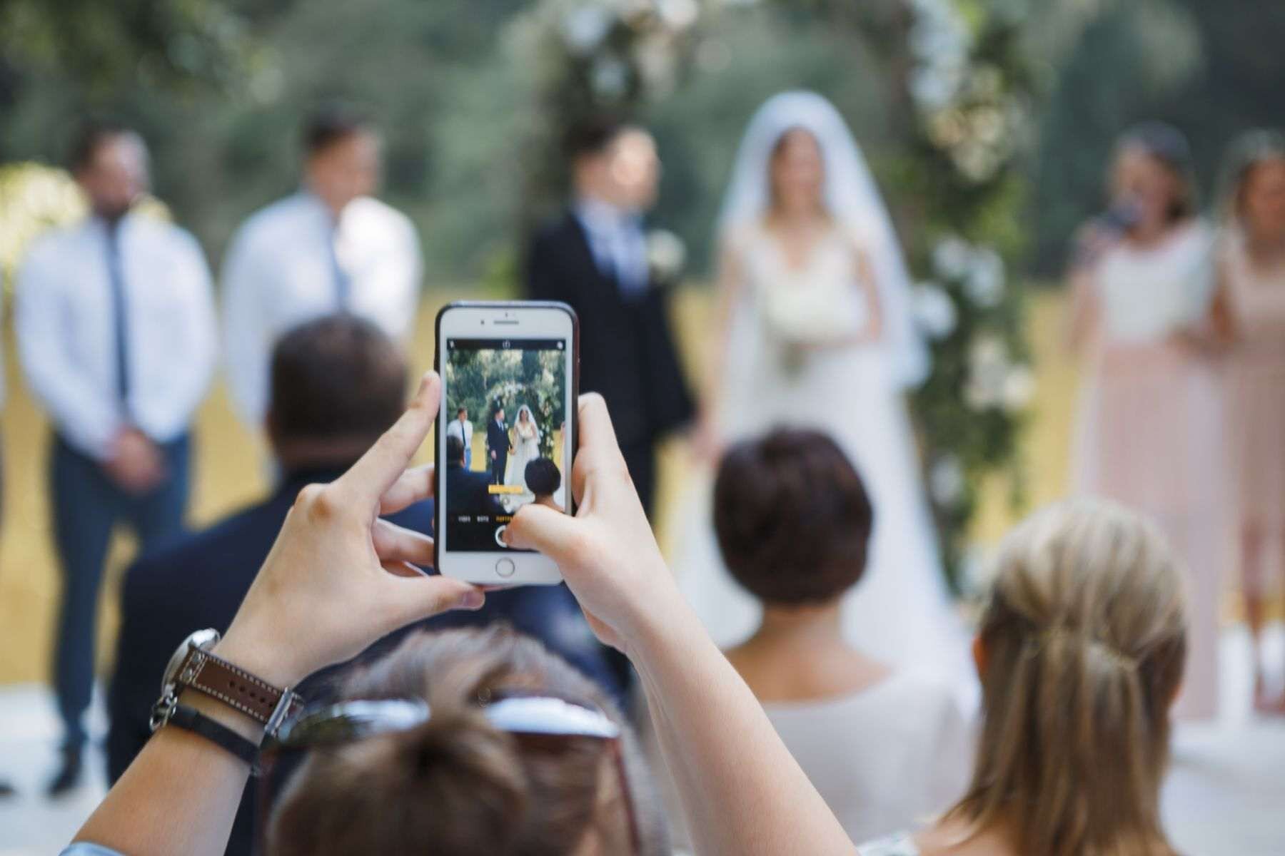 recording wedding with smartphone