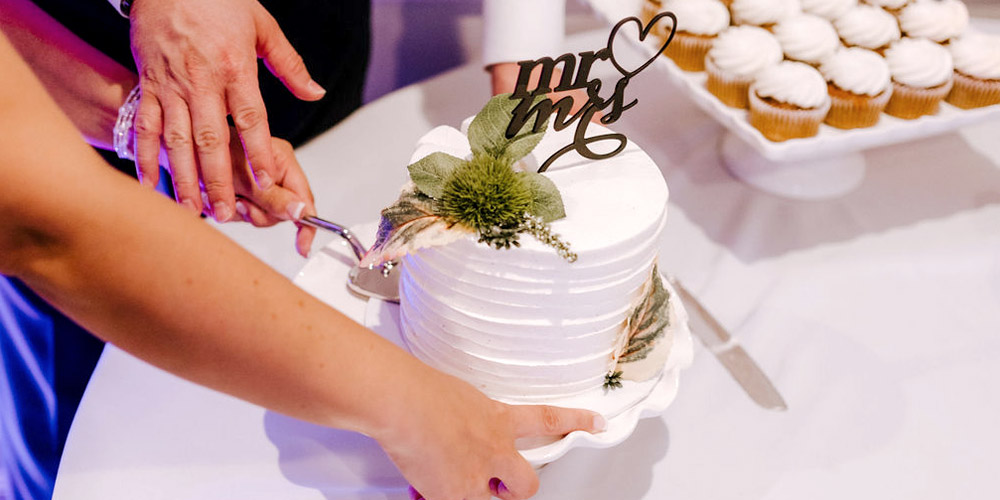 reception-cake cocktail shaker pouring
