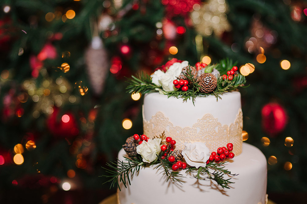Pros and Cons of a Holiday Wedding