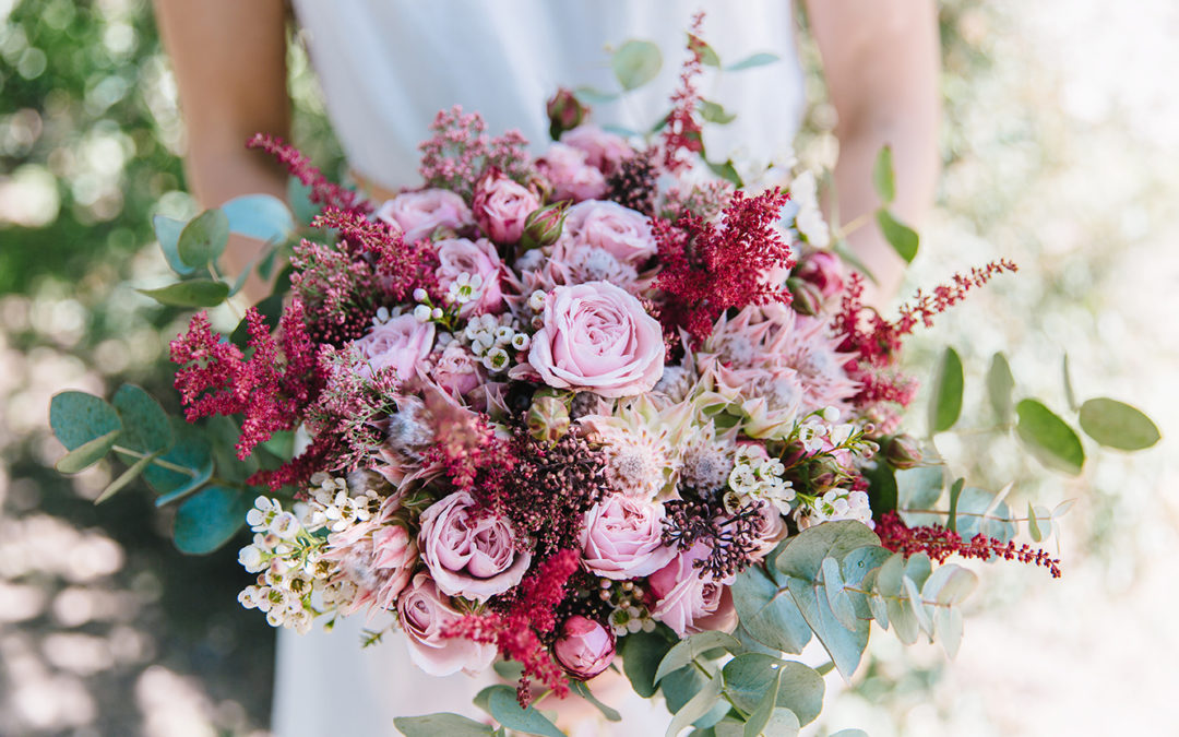 The Flower Language Dictionary: Floriography for Your Wedding Bouquets